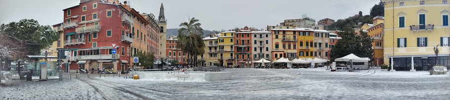 Piazza Garibaldi in snow